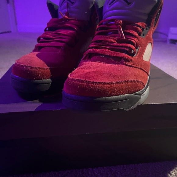 Jordan Men's Red Sneakers: Ragin Bulls - Picture 2 of 5